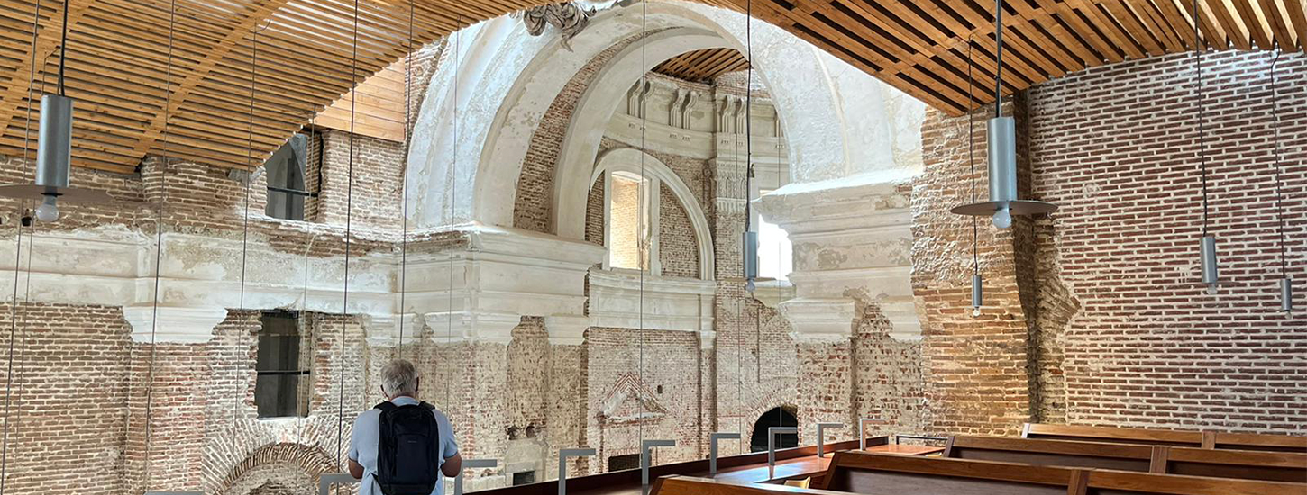 Réhabilitation d'un temple du XVIIIème siècle en bibliothèque