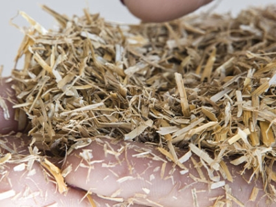 Prescrire la paille hachée : isolant biosourcé et performant pour une architecture durable